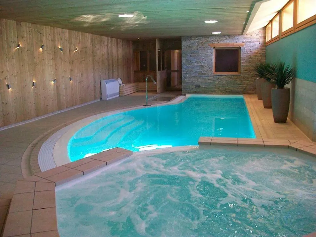 Les Chalets Du Chaberton, Pied De Pistes Et Spa Montgenevre